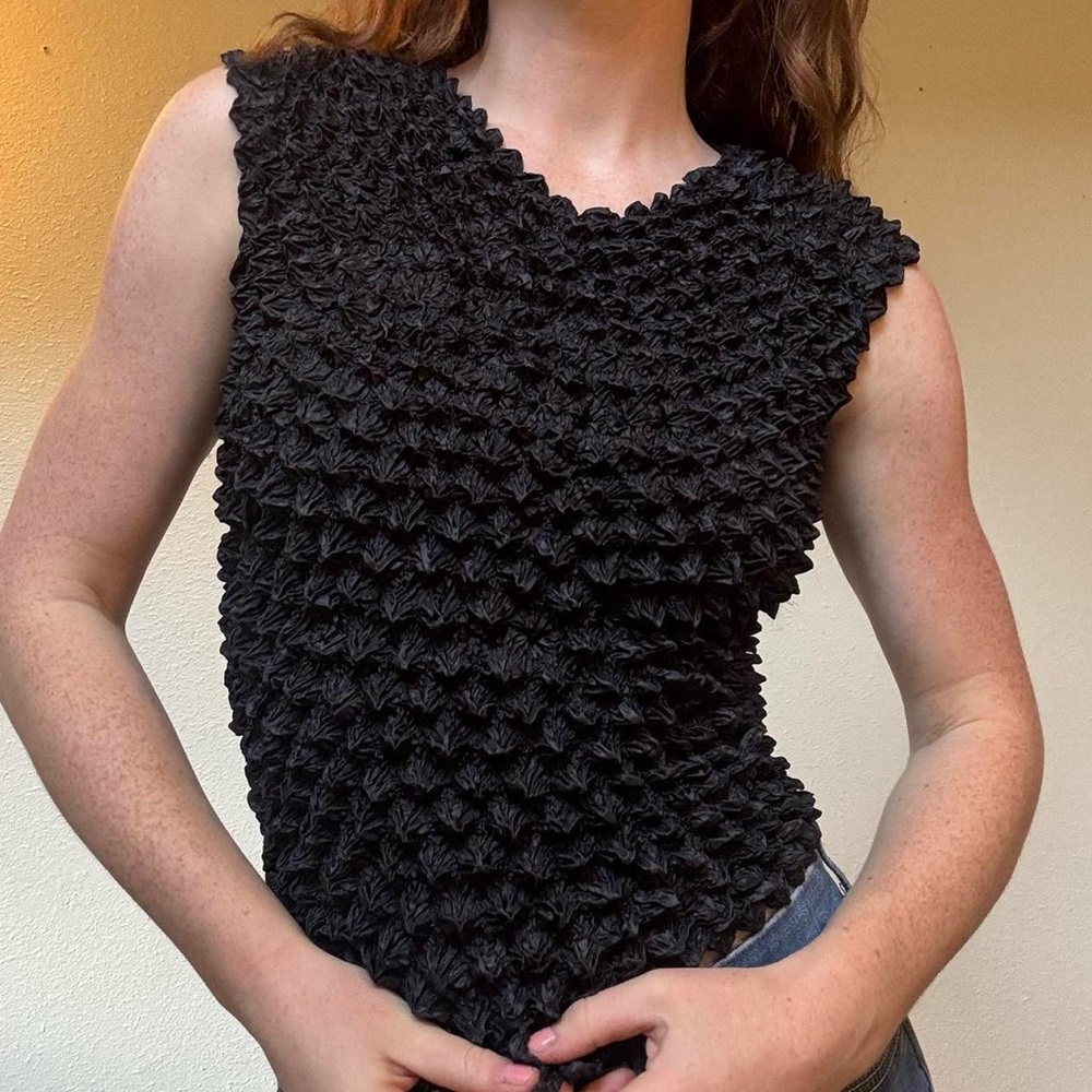 Y2K Black scrunch textured top - Picture 4 of 6